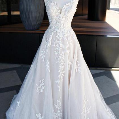 A Line V Neck Tulle Prom Dress with Lace Appliques LBQ0892