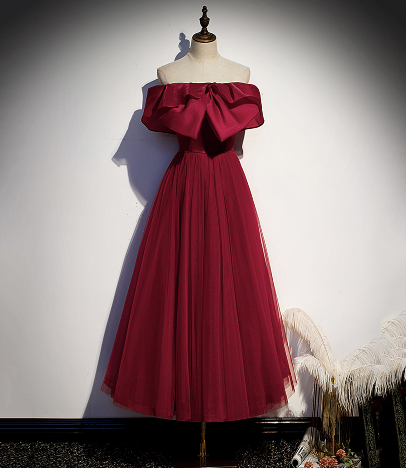 Elegant Burgundy Tulle Short Prom Dress with Sweetheart Neckline A-Line Silhouette main image 0